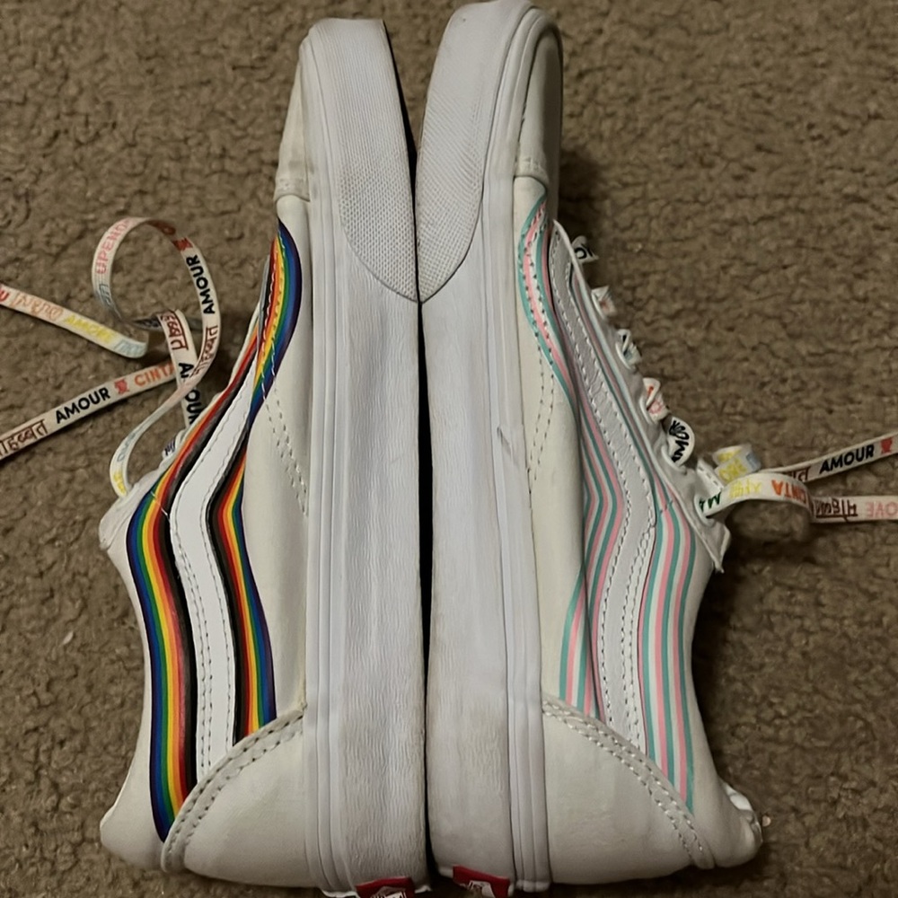 Vans - Picture 3 of 6